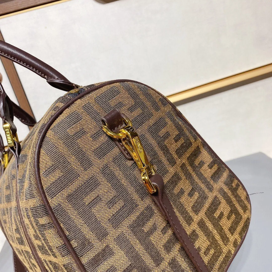 EN   Designer bags by Fendi 149