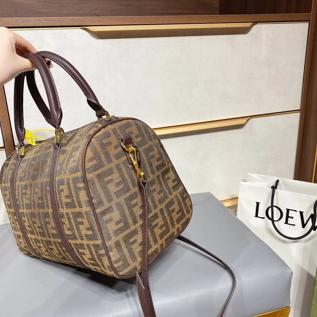EN   Designer bags by Fendi 149