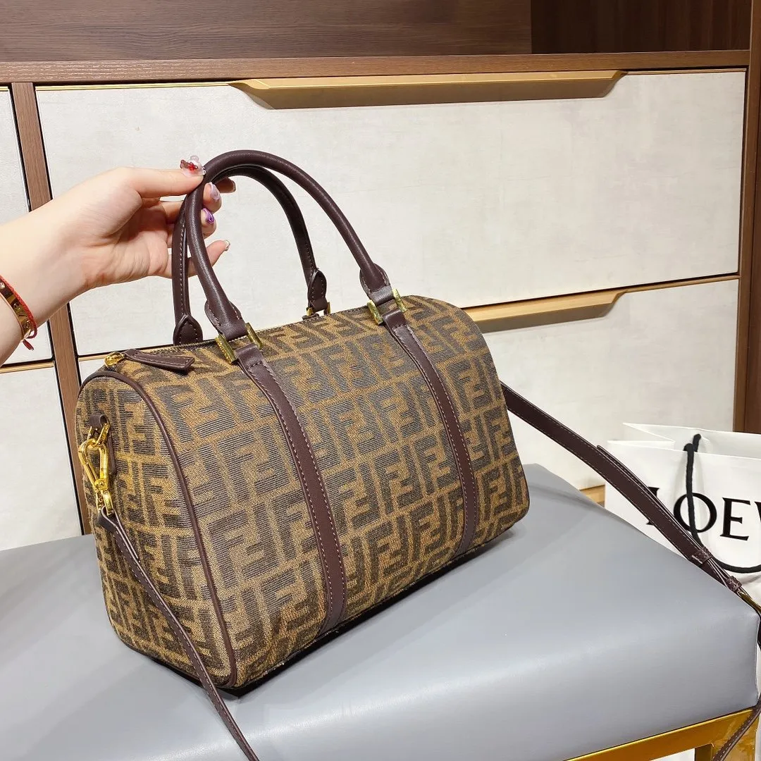 EN   Designer bags by Fendi 149