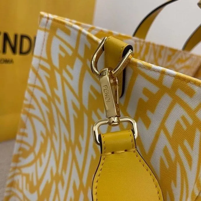 EN   Designer bags by Fendi 166
