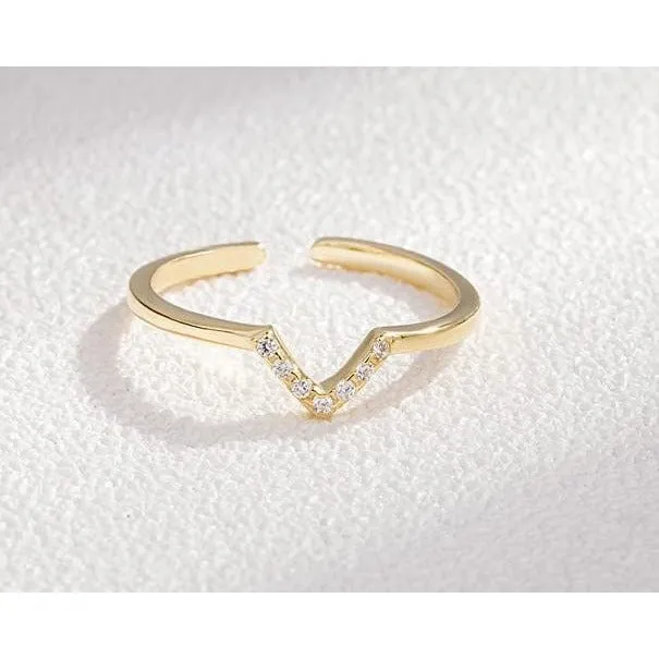 "V" 925 Sterling Silver Ring, Perfect for Vegans to Share Your Kind Lifestyle