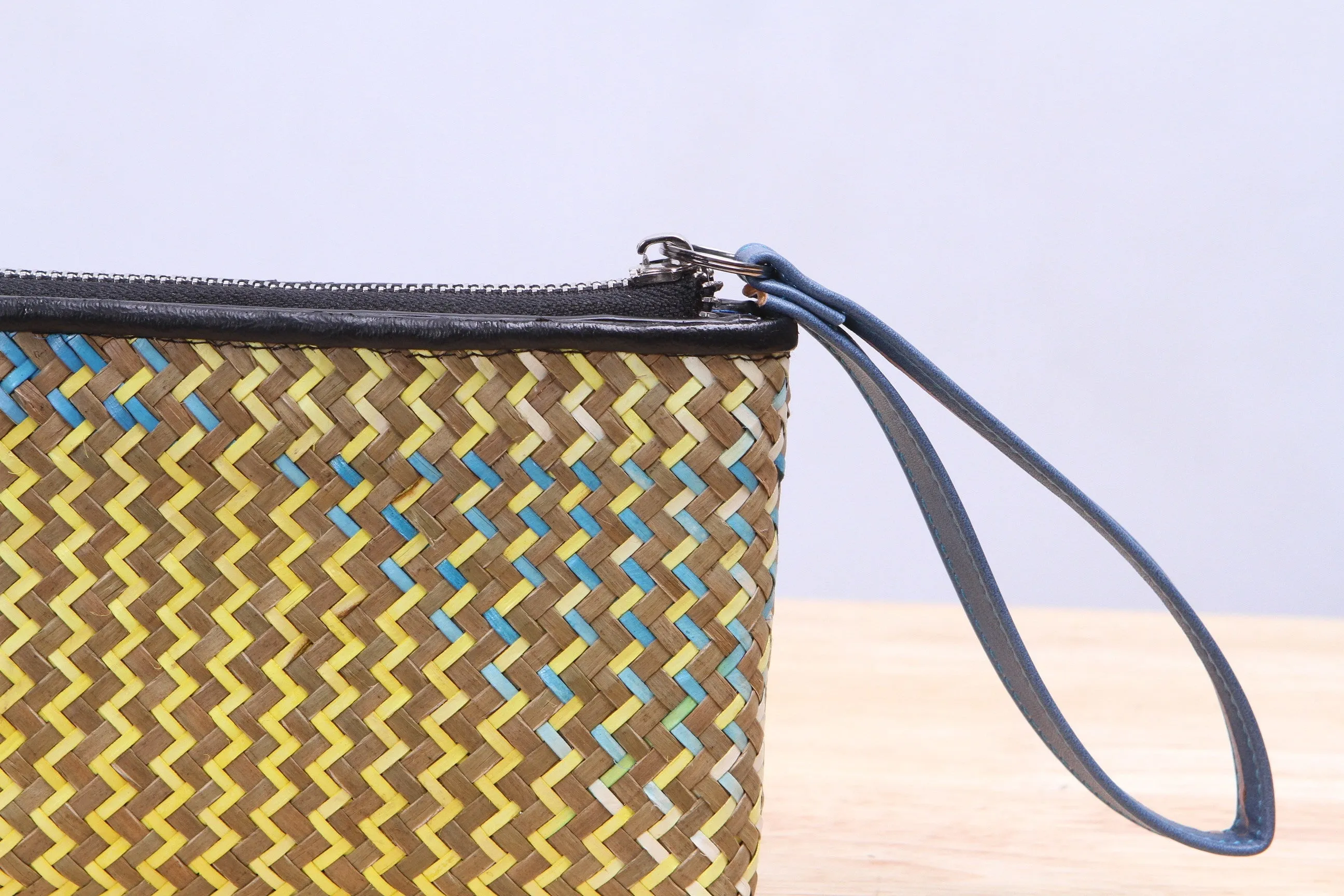 Seagrass Wicker Wallet (Yellow Blue)