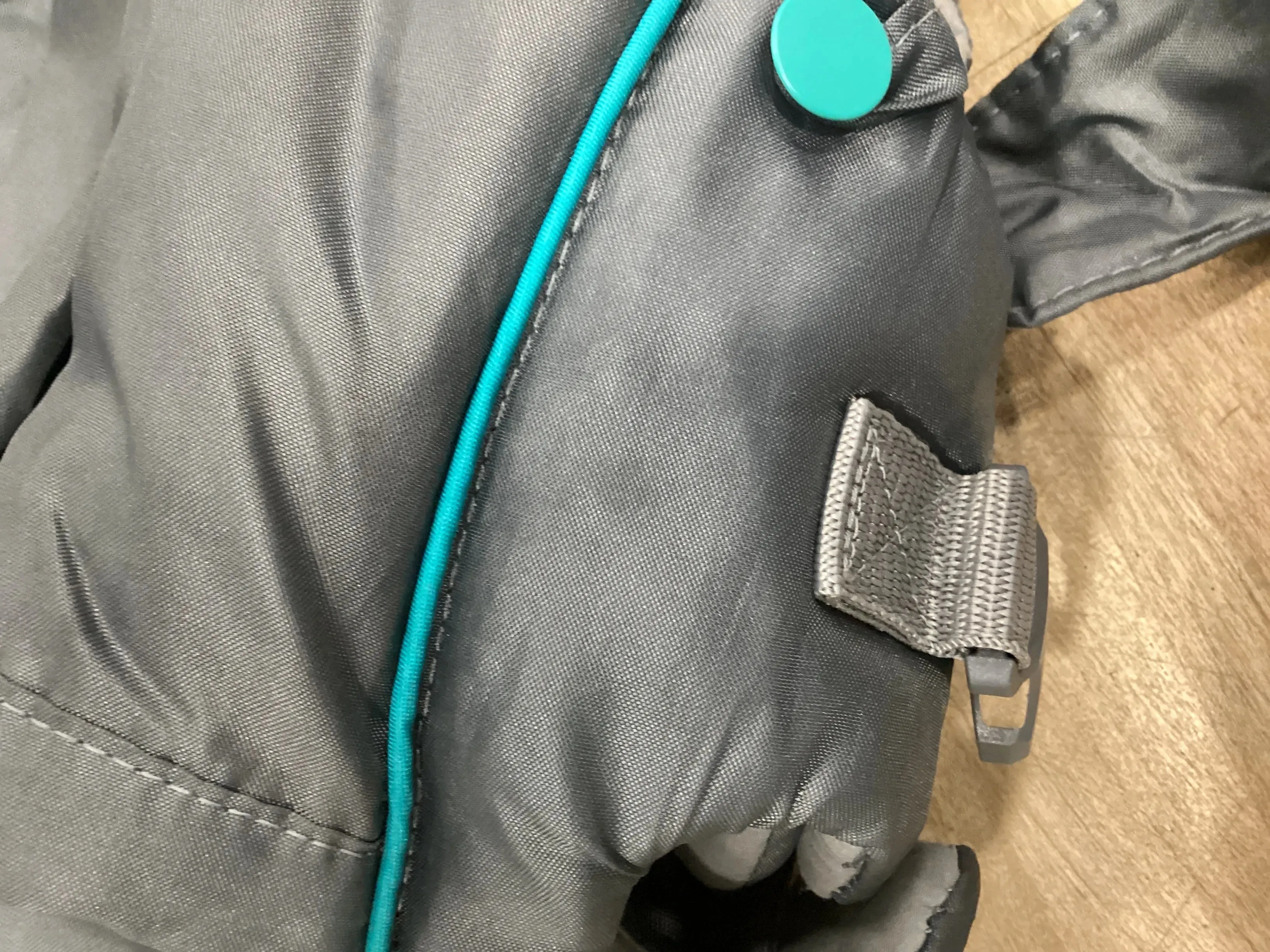 Swift Classic Baby Carrier With Pocket - Gray (Floor Model)